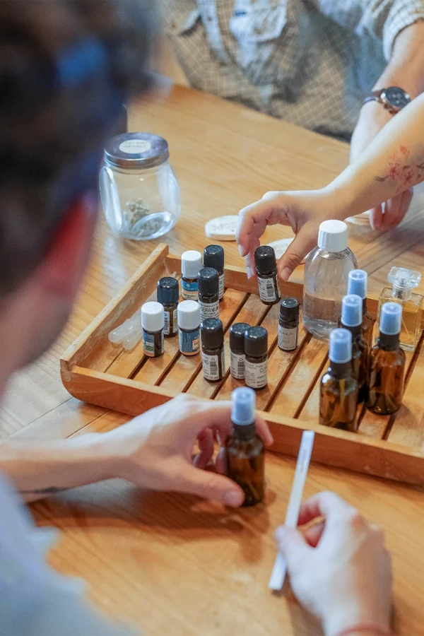 Atelier - Création de parfum à partir d’huiles essentielles bio
